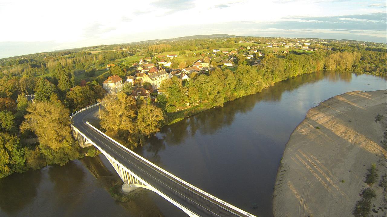 Bed and Breakfast Le Pont De La Loire Bourbon-Lancy Esterno foto